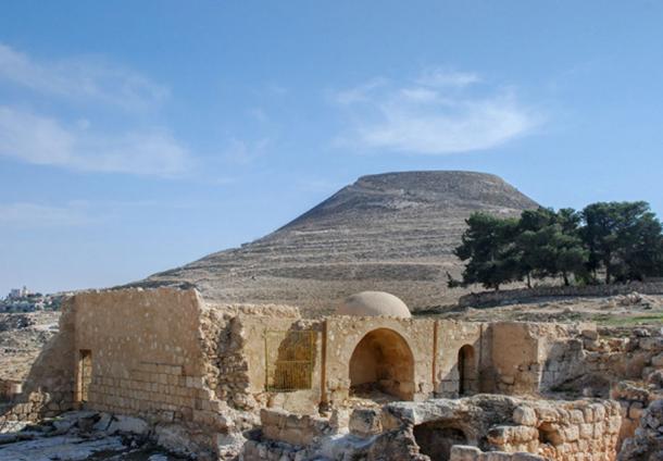 Las ruinas de Herodion o Heroduim, la fortaleza del rey Herodes donde se encontró el anillo. ( vadiml / Adobe)