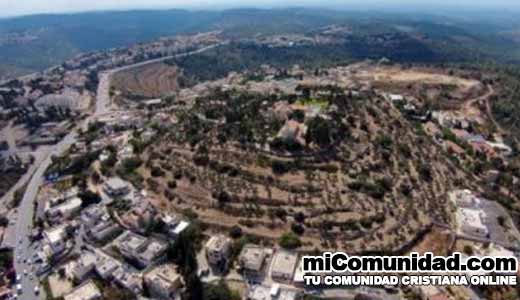 Arqueólogos excavan sitio donde estaba el Arca de la Alianza