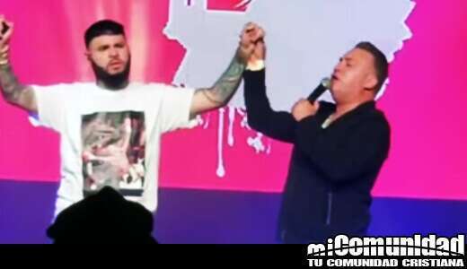 Vídeo: Farruko llorando al cantar 