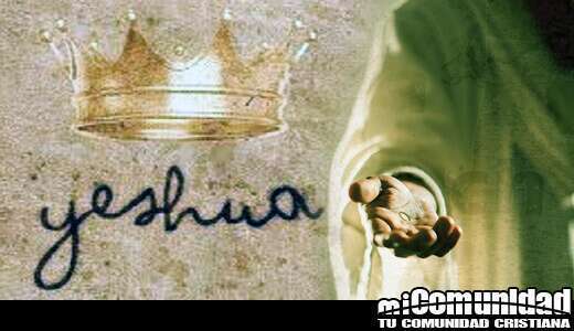 En la foto vemos una corona con las palabras YESHUA y Jesus con su mano extendida